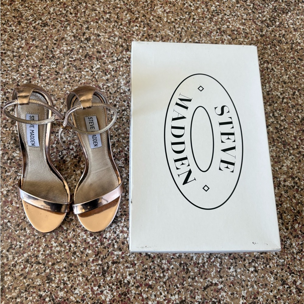 Steve Madden Shiny Gold Sandals